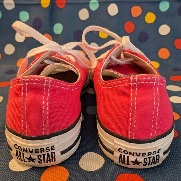 Converse All-Star canvas sneakers in fuchsia. Size 6. - Picture 4 of 5